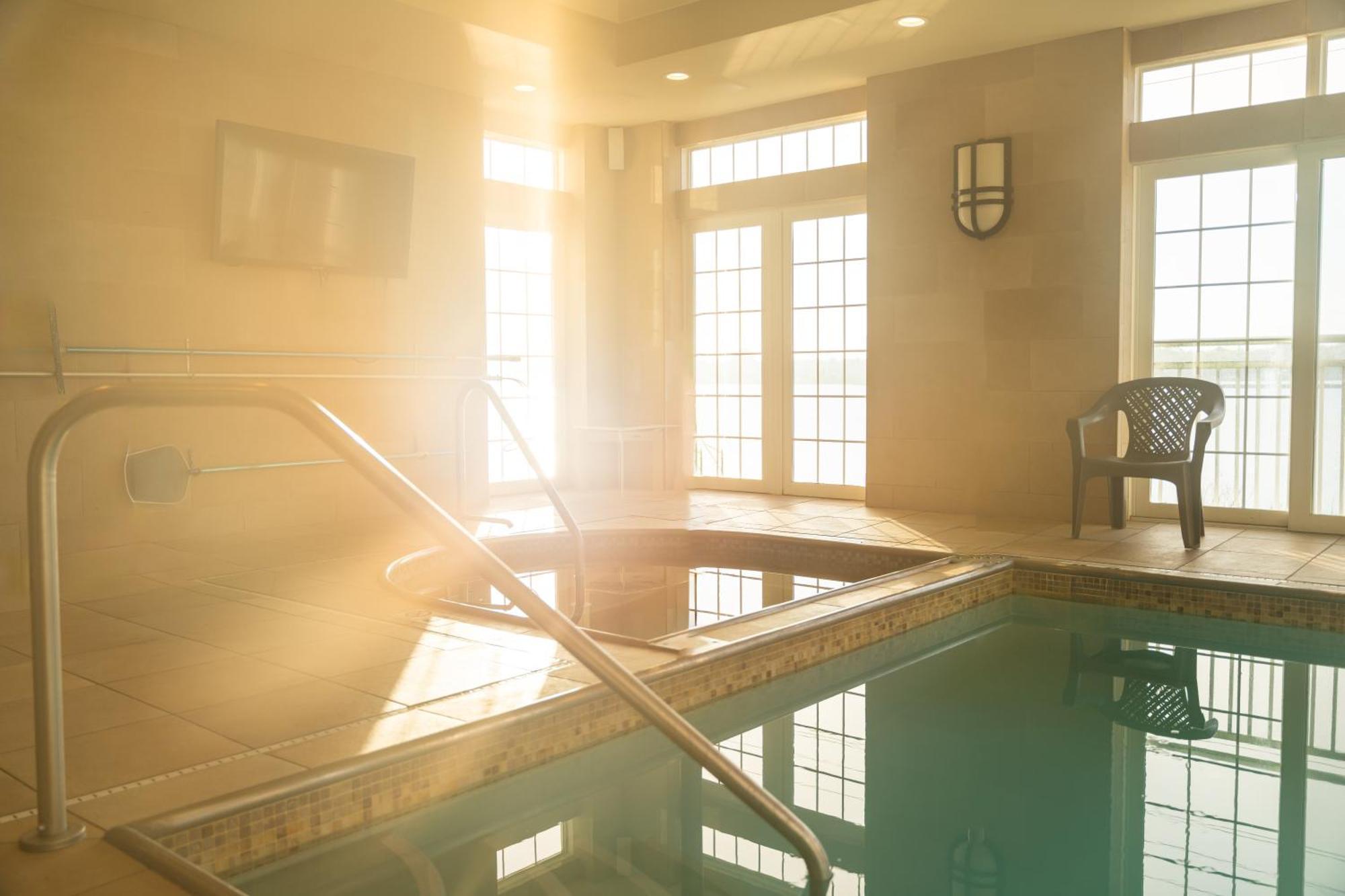 Newport Beach Hotel & Suites Middletown Esterno foto