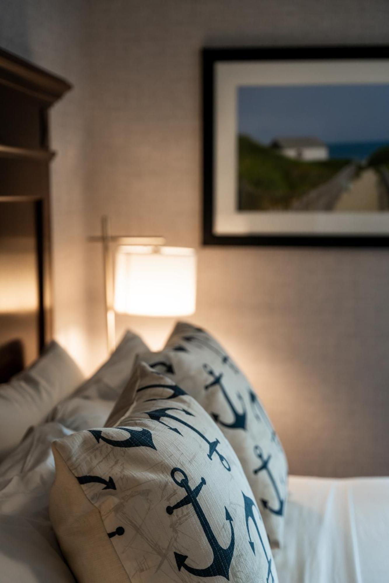 Newport Beach Hotel & Suites Middletown Esterno foto