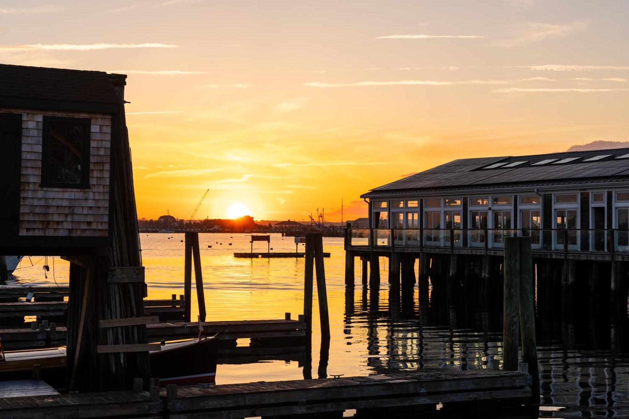 Newport Beach Hotel & Suites Middletown Esterno foto