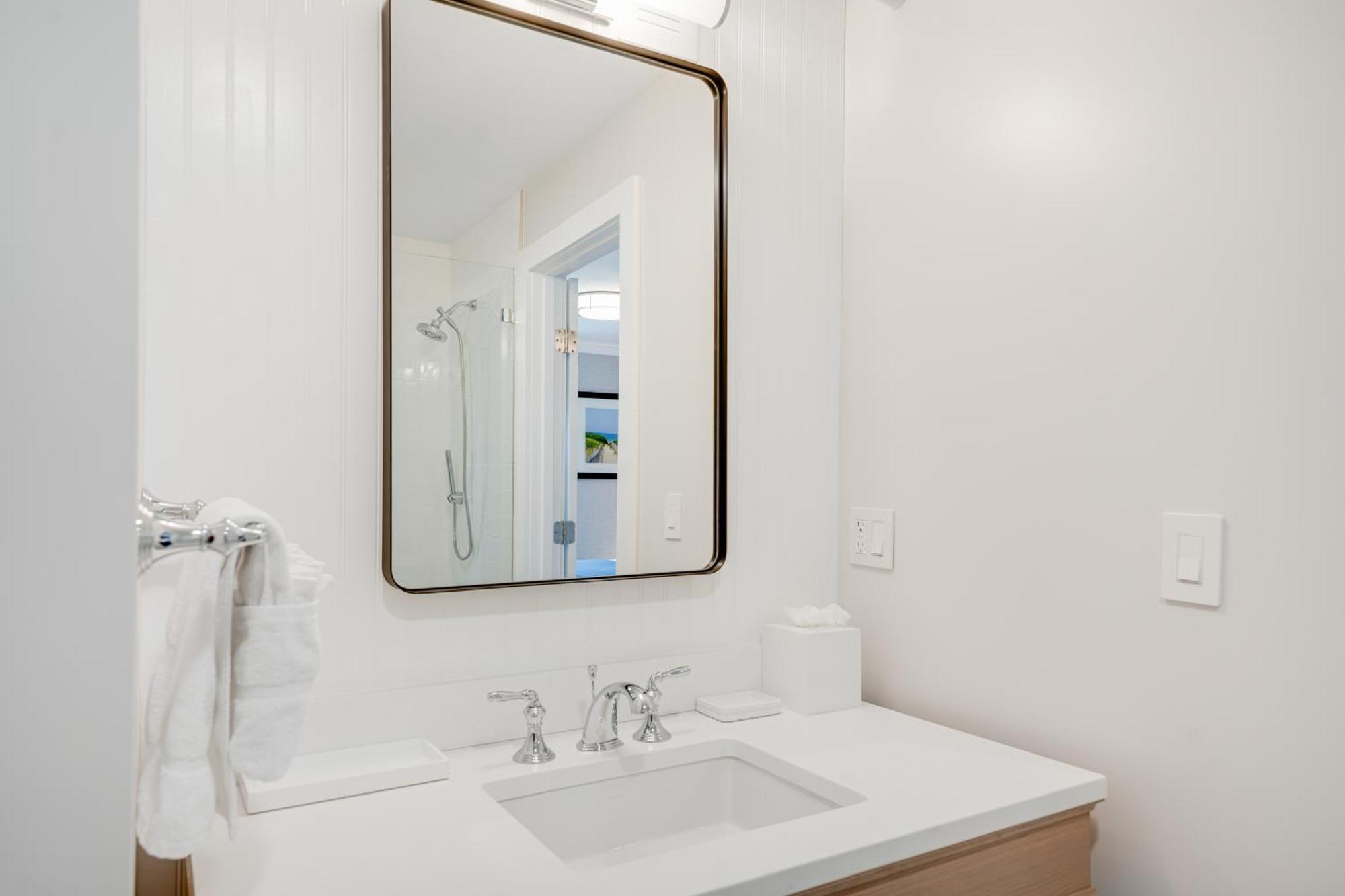 Newport Beach Hotel & Suites Middletown Esterno foto