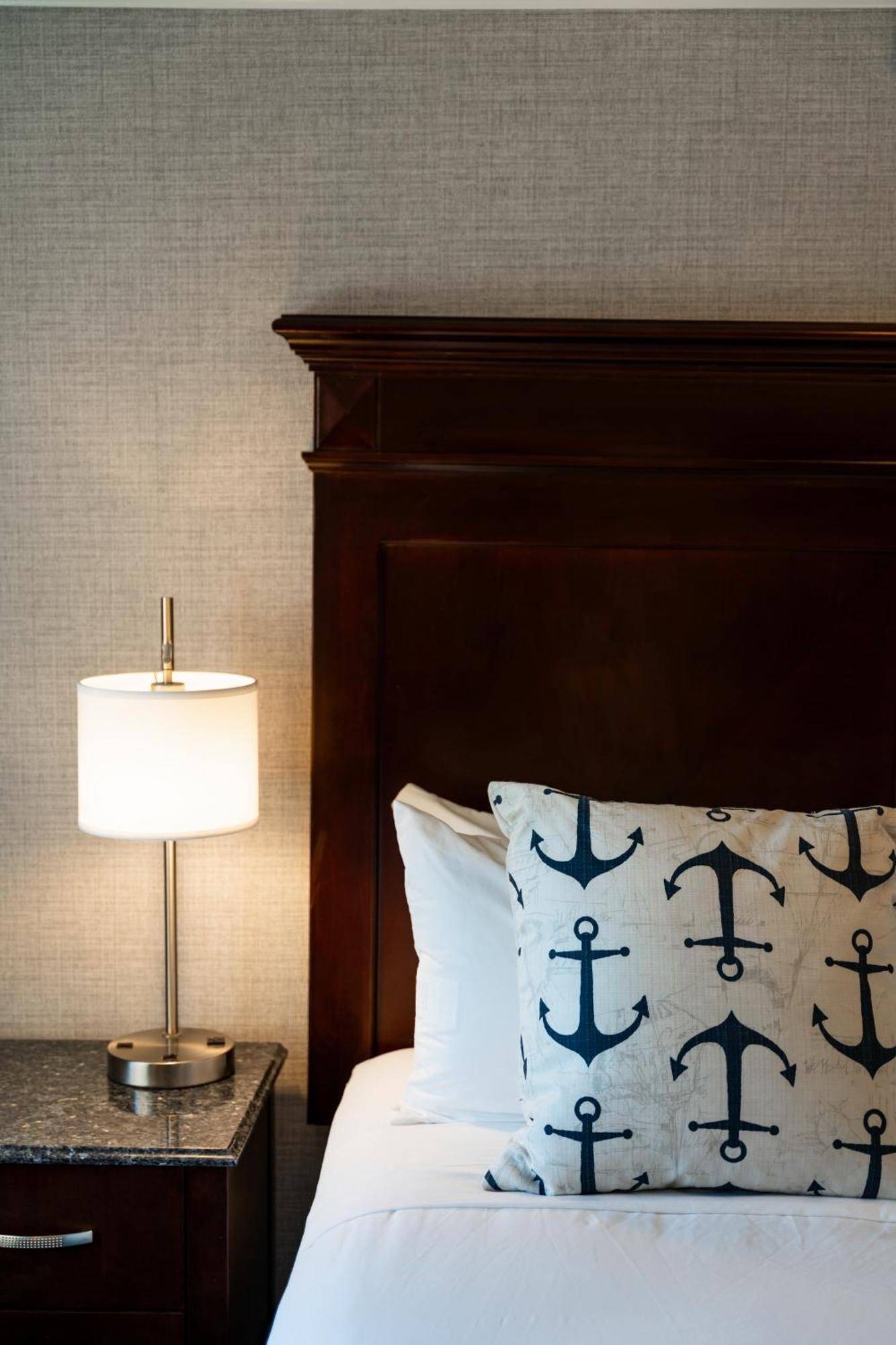 Newport Beach Hotel & Suites Middletown Esterno foto