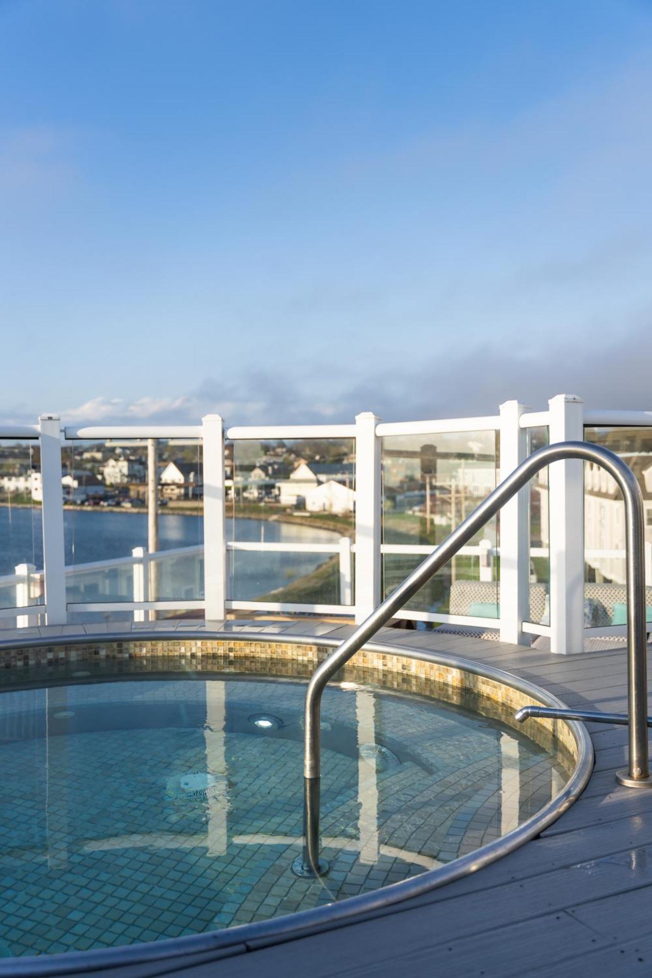 Newport Beach Hotel & Suites Middletown Esterno foto