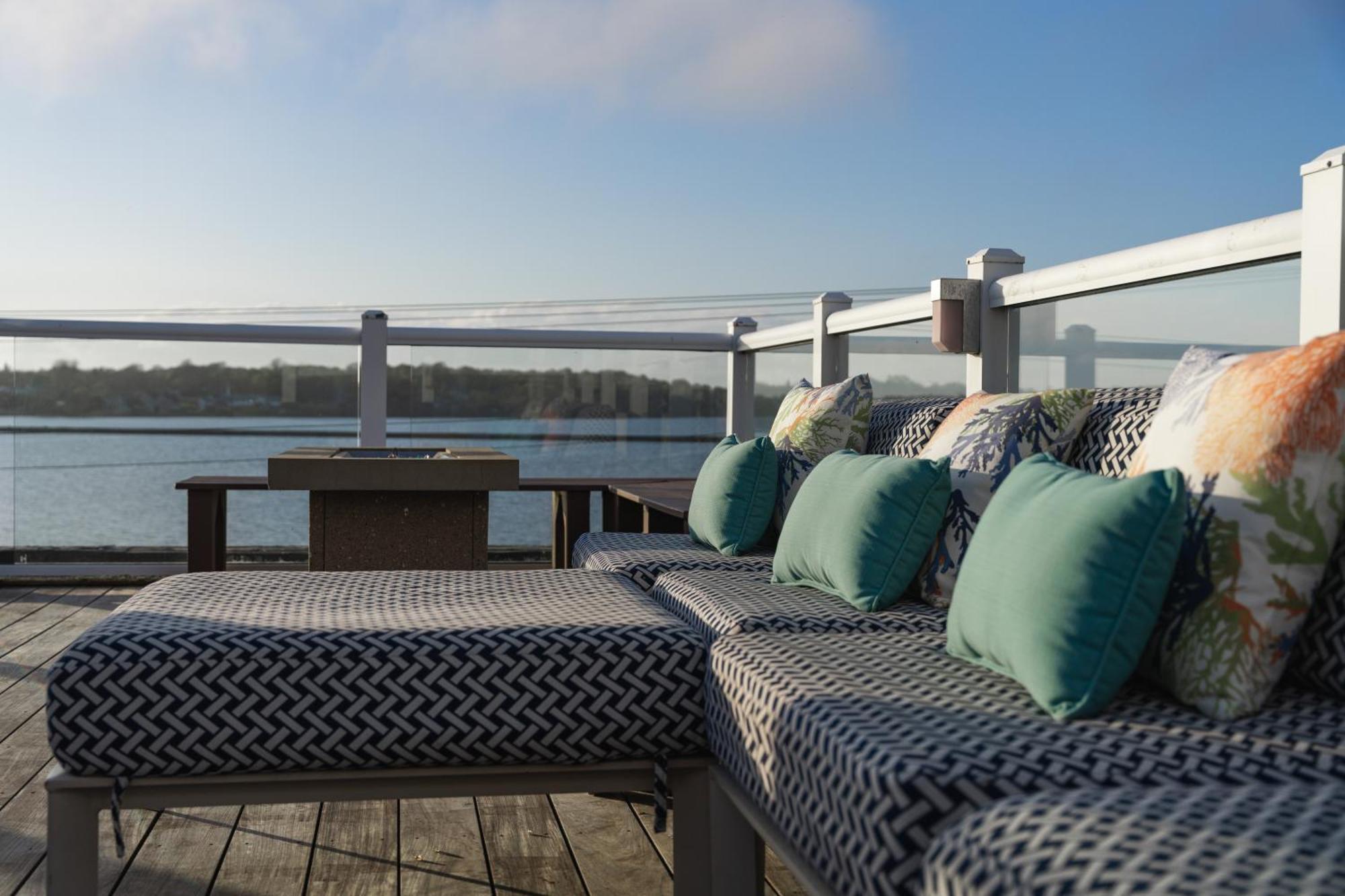 Newport Beach Hotel & Suites Middletown Esterno foto