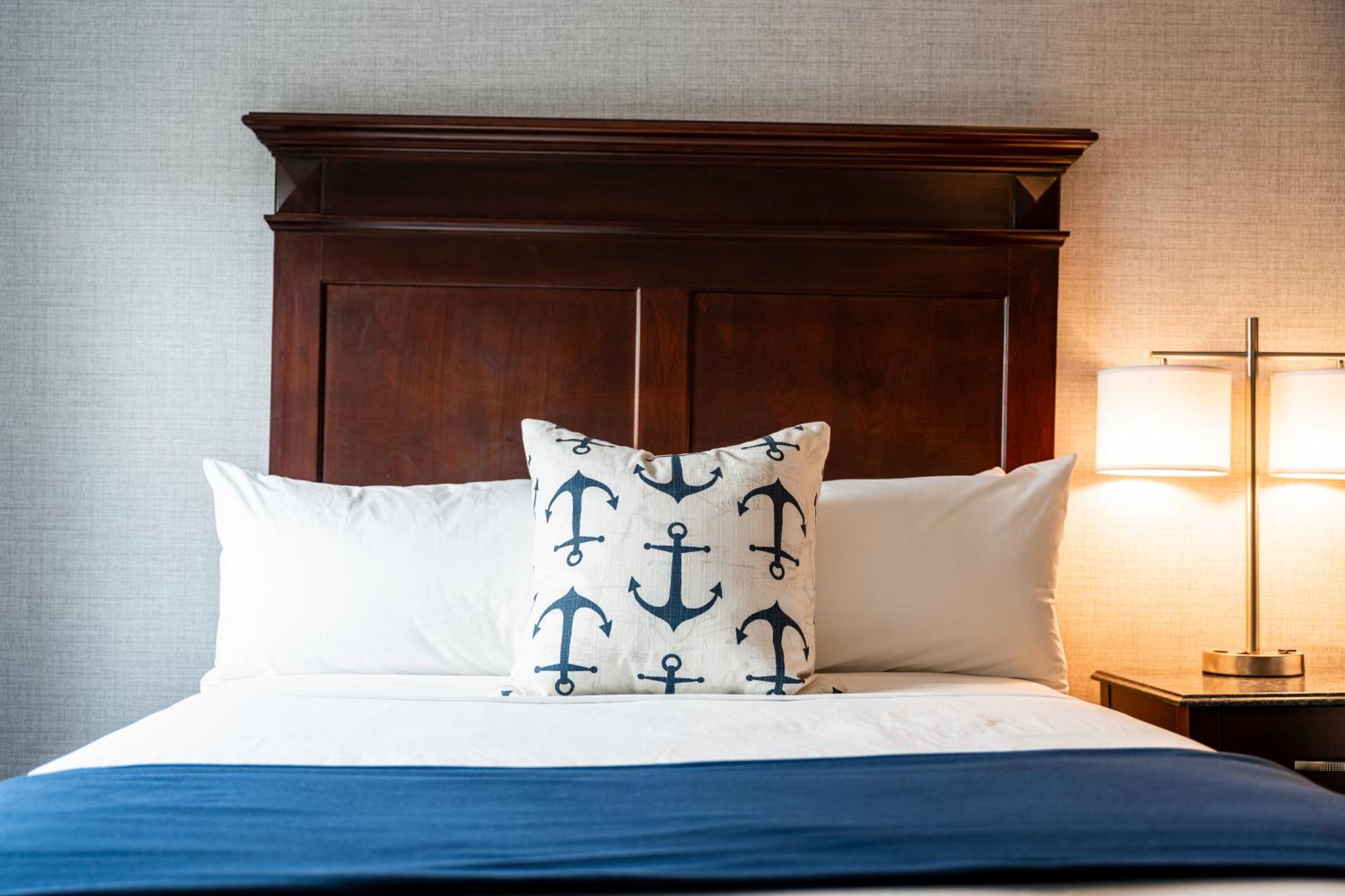 Newport Beach Hotel & Suites Middletown Esterno foto