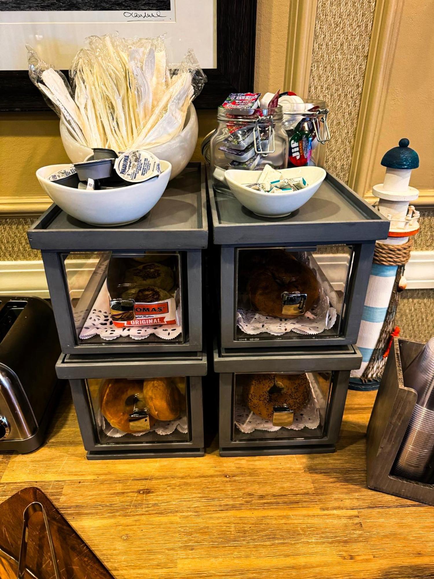Newport Beach Hotel & Suites Middletown Esterno foto