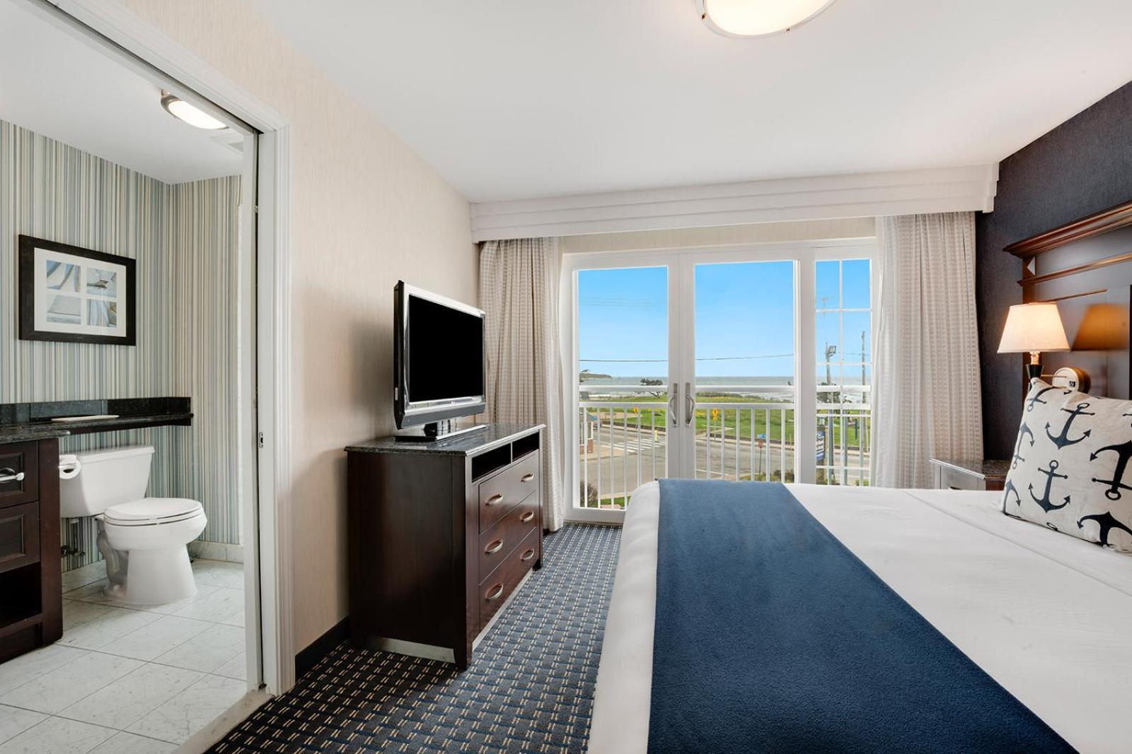 Newport Beach Hotel & Suites Middletown Esterno foto