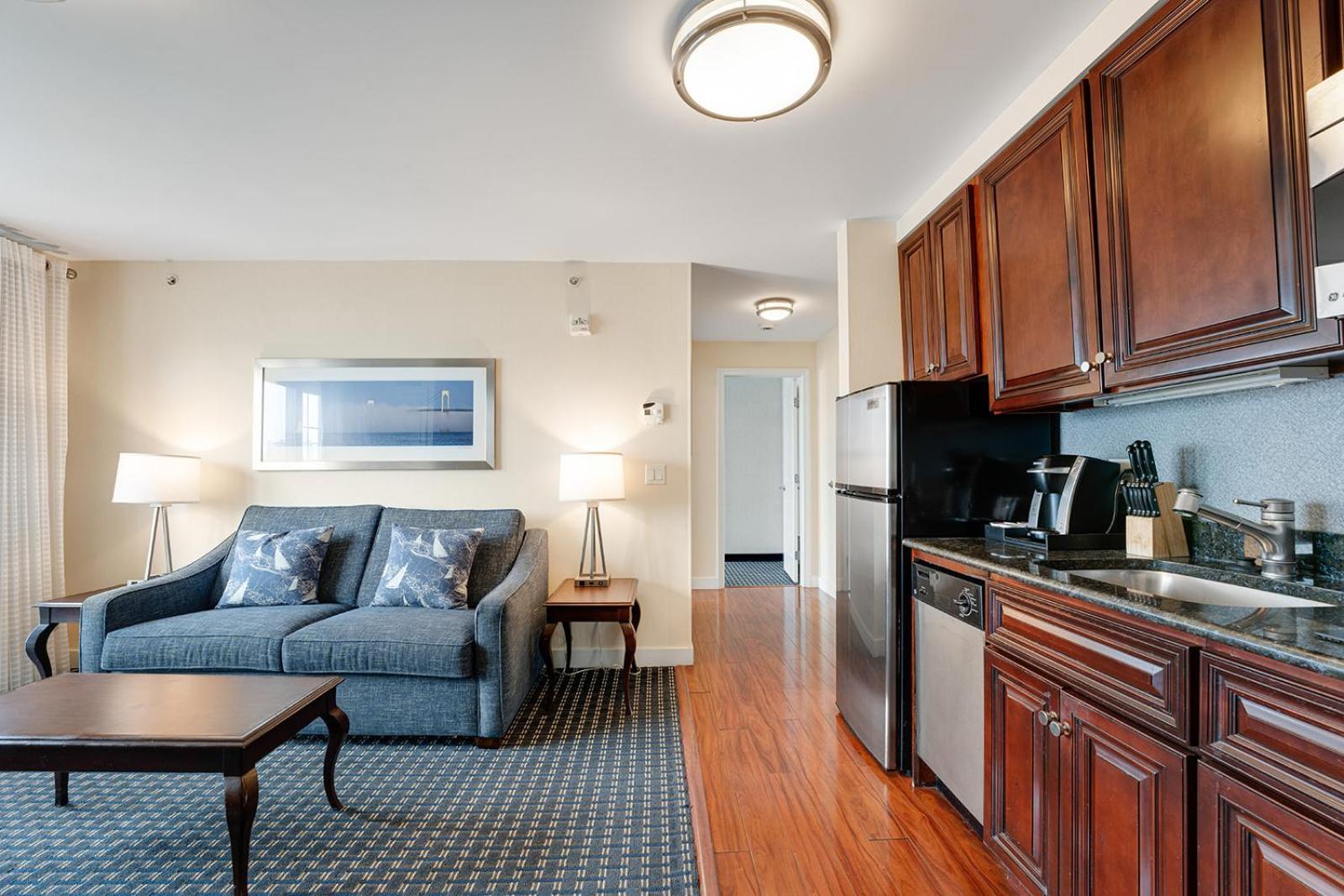 Newport Beach Hotel & Suites Middletown Esterno foto