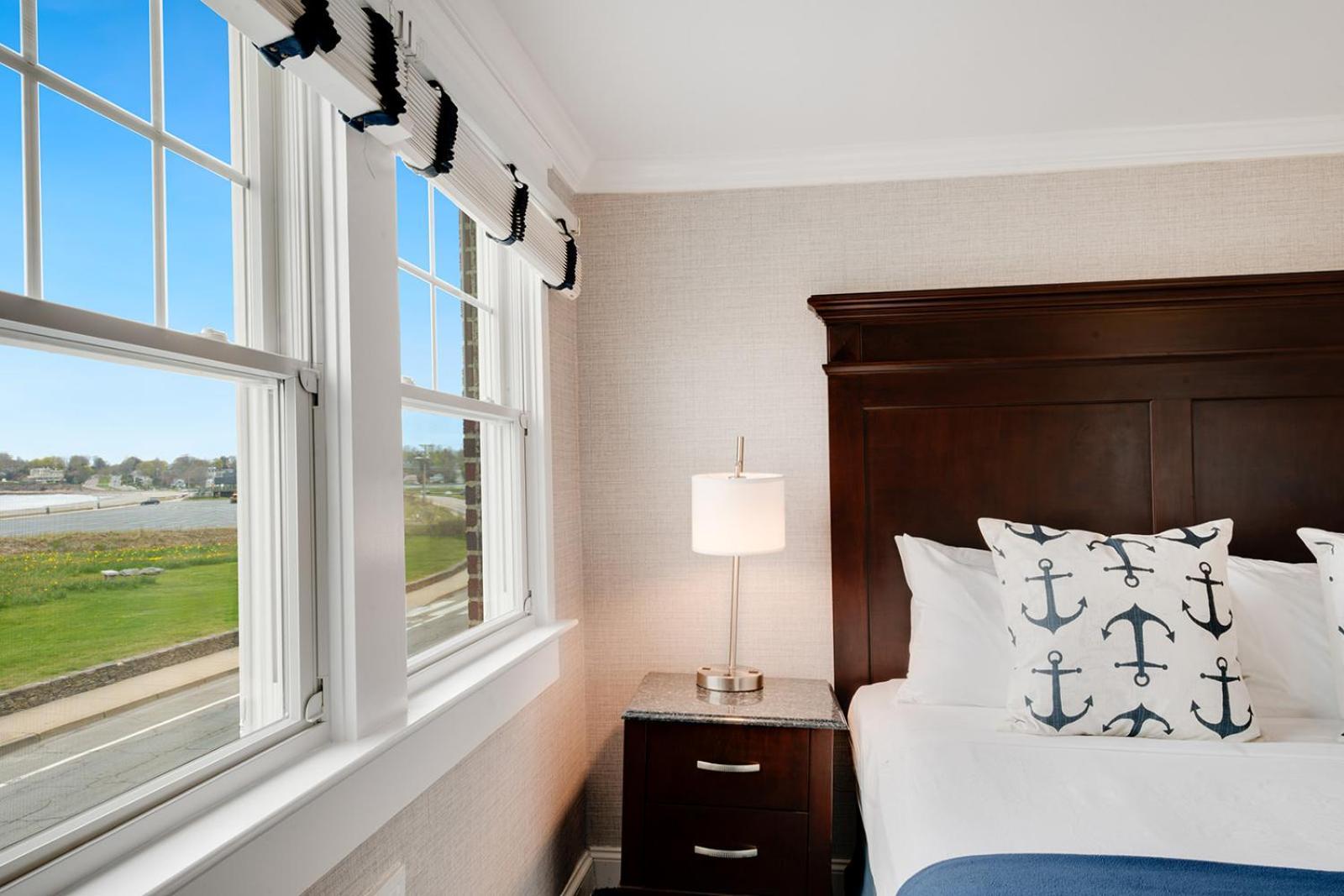 Newport Beach Hotel & Suites Middletown Esterno foto